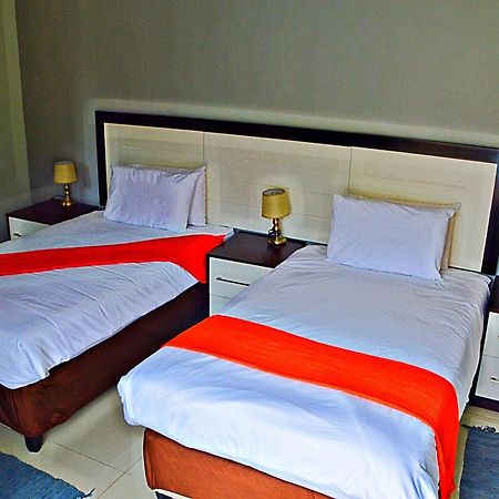 Cosy Palms Bed and Breakfast Gaborone Buitenkant foto