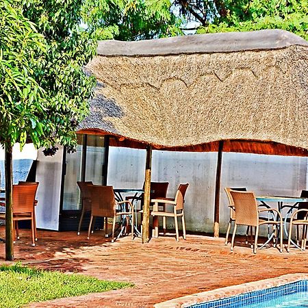Cosy Palms Bed and Breakfast Gaborone Buitenkant foto