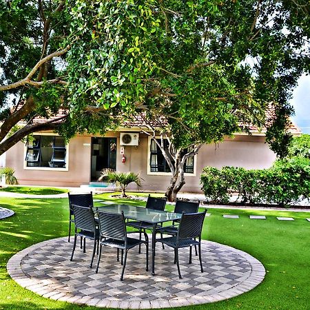 Cosy Palms Bed and Breakfast Gaborone Buitenkant foto