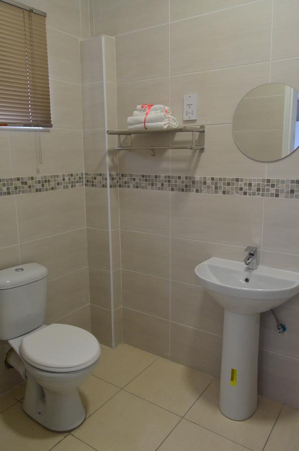 Cosy Palms Bed and Breakfast Gaborone Buitenkant foto