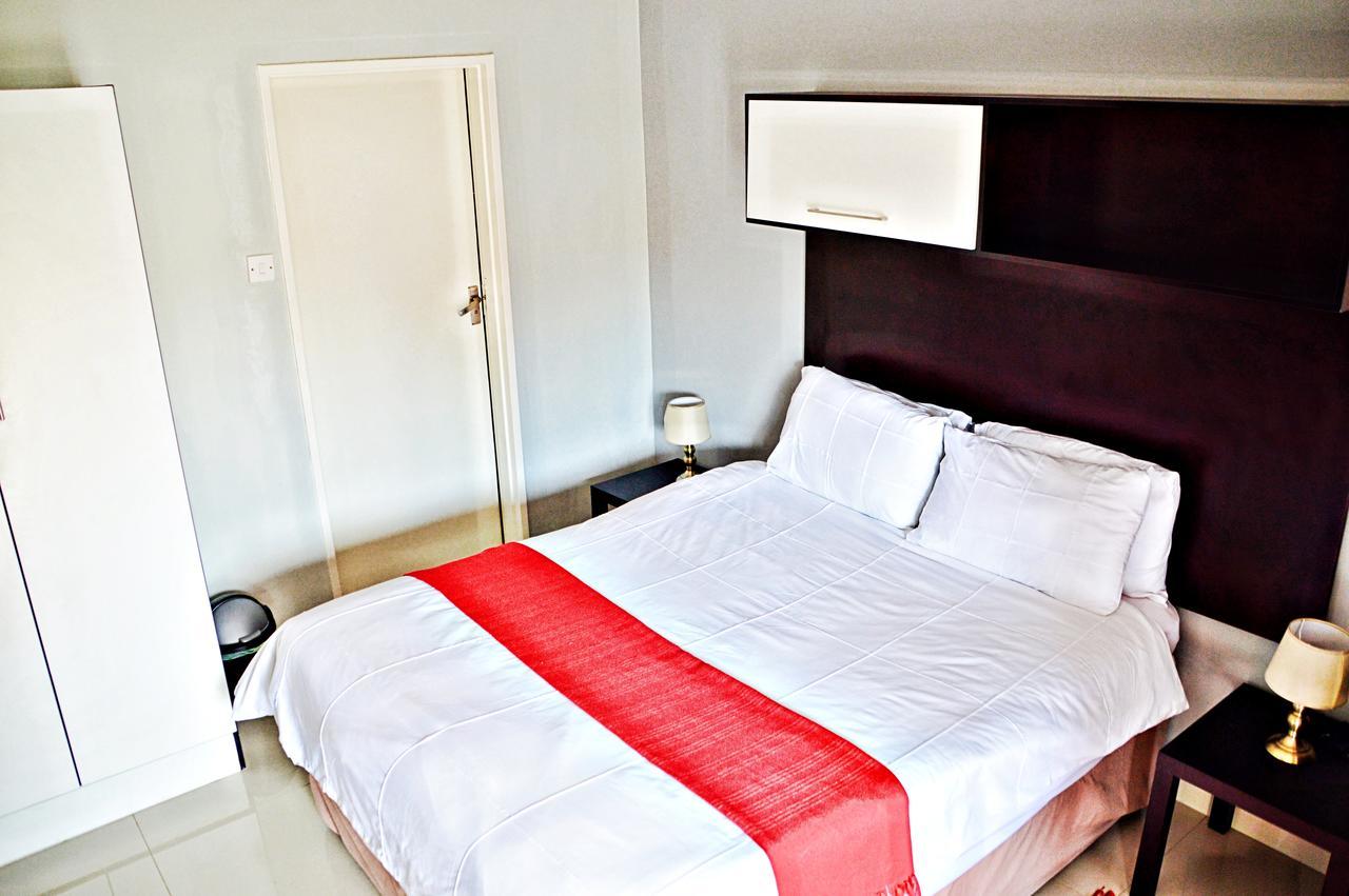 Cosy Palms Bed and Breakfast Gaborone Buitenkant foto