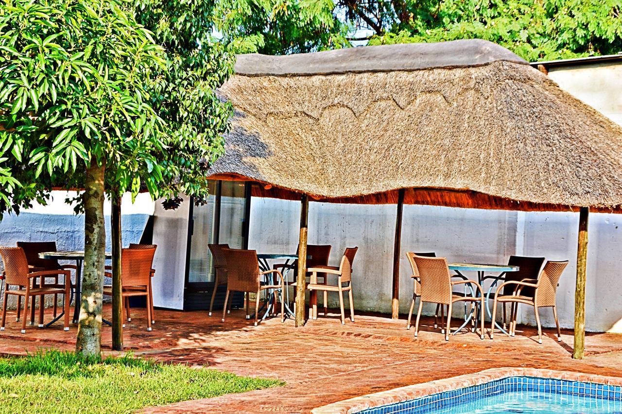 Cosy Palms Bed and Breakfast Gaborone Buitenkant foto