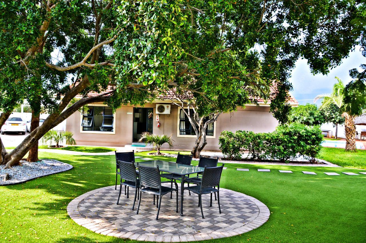 Cosy Palms Bed and Breakfast Gaborone Buitenkant foto