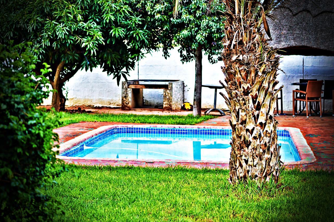 Cosy Palms Bed and Breakfast Gaborone Buitenkant foto