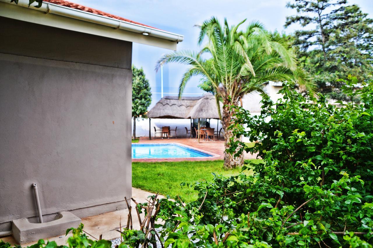 Cosy Palms Bed and Breakfast Gaborone Buitenkant foto