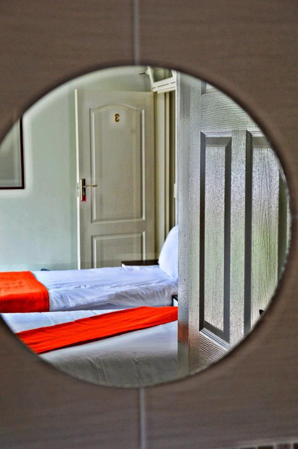 Cosy Palms Bed and Breakfast Gaborone Buitenkant foto