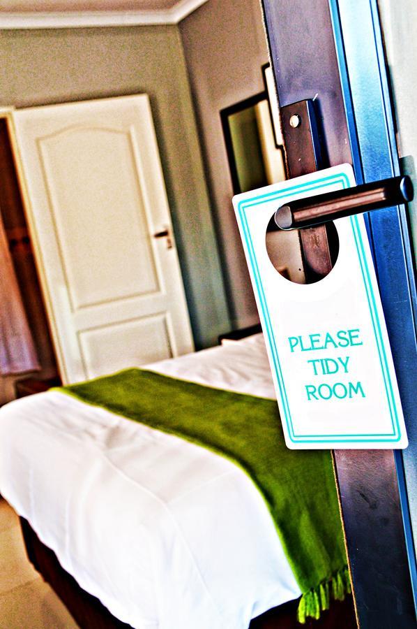 Cosy Palms Bed and Breakfast Gaborone Buitenkant foto