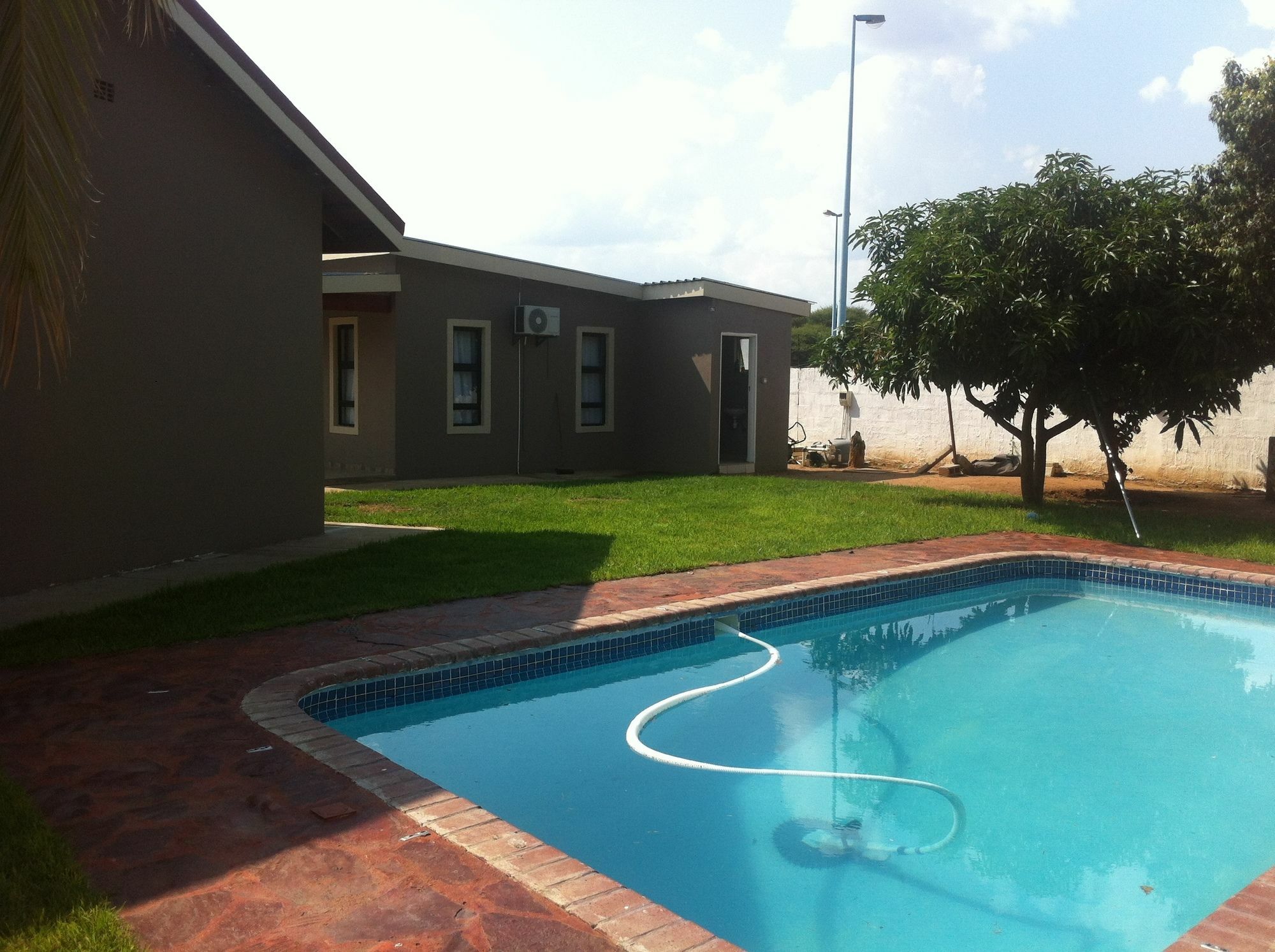 Cosy Palms Bed and Breakfast Gaborone Buitenkant foto