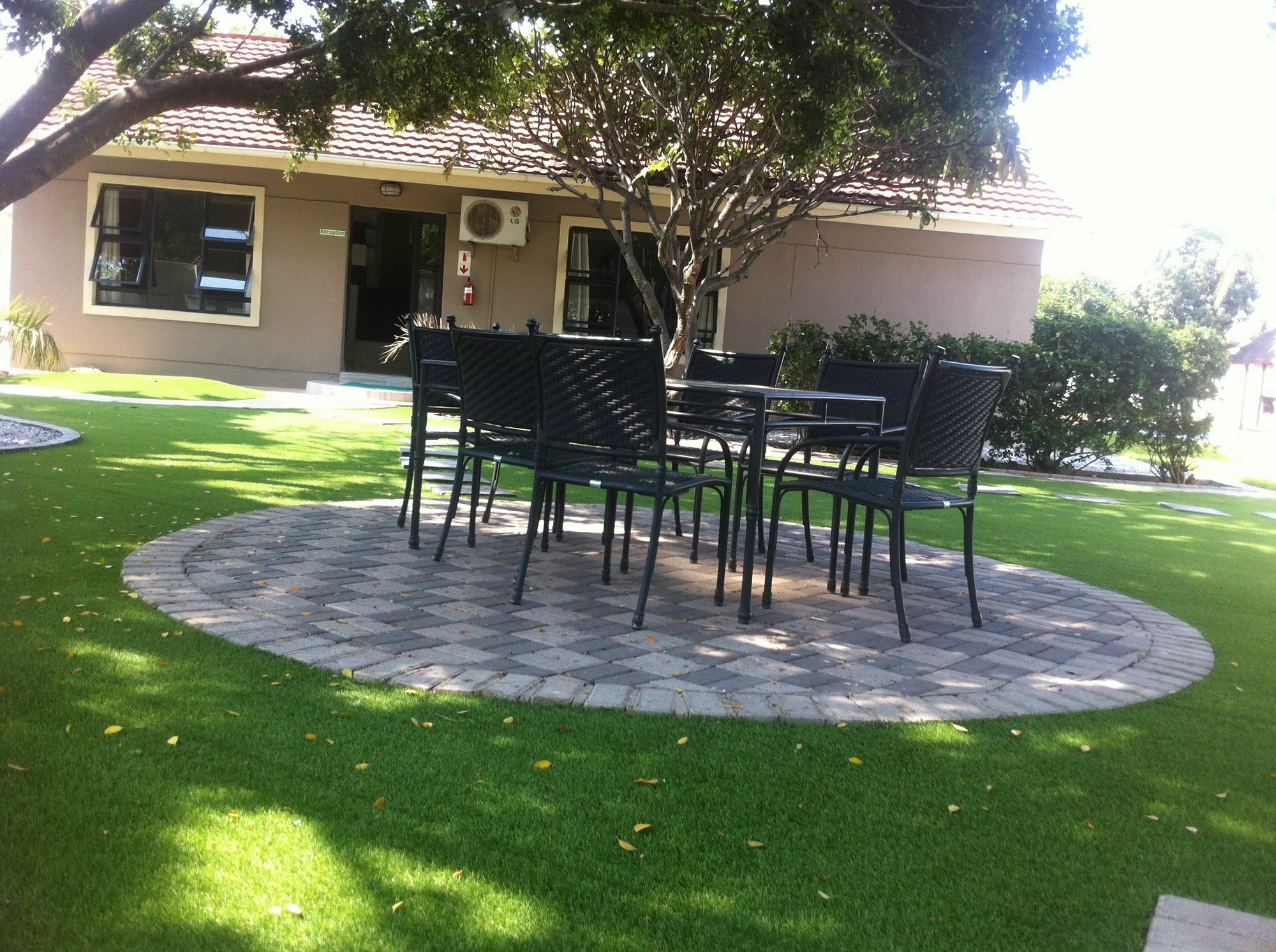 Cosy Palms Bed and Breakfast Gaborone Buitenkant foto