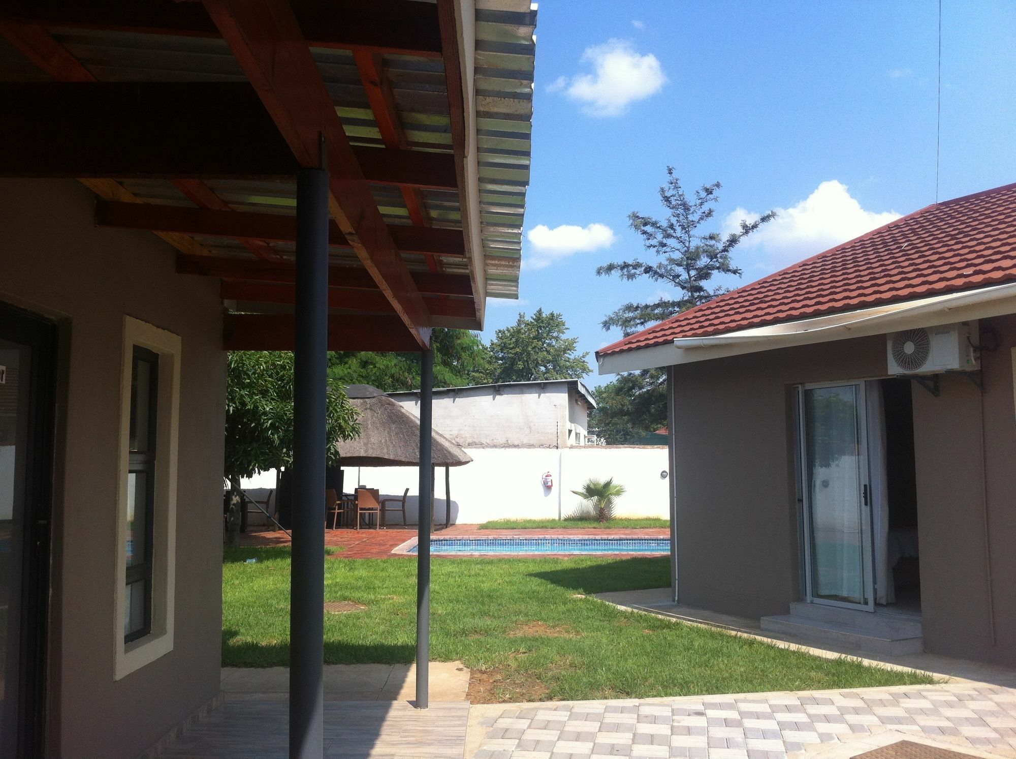Cosy Palms Bed and Breakfast Gaborone Buitenkant foto