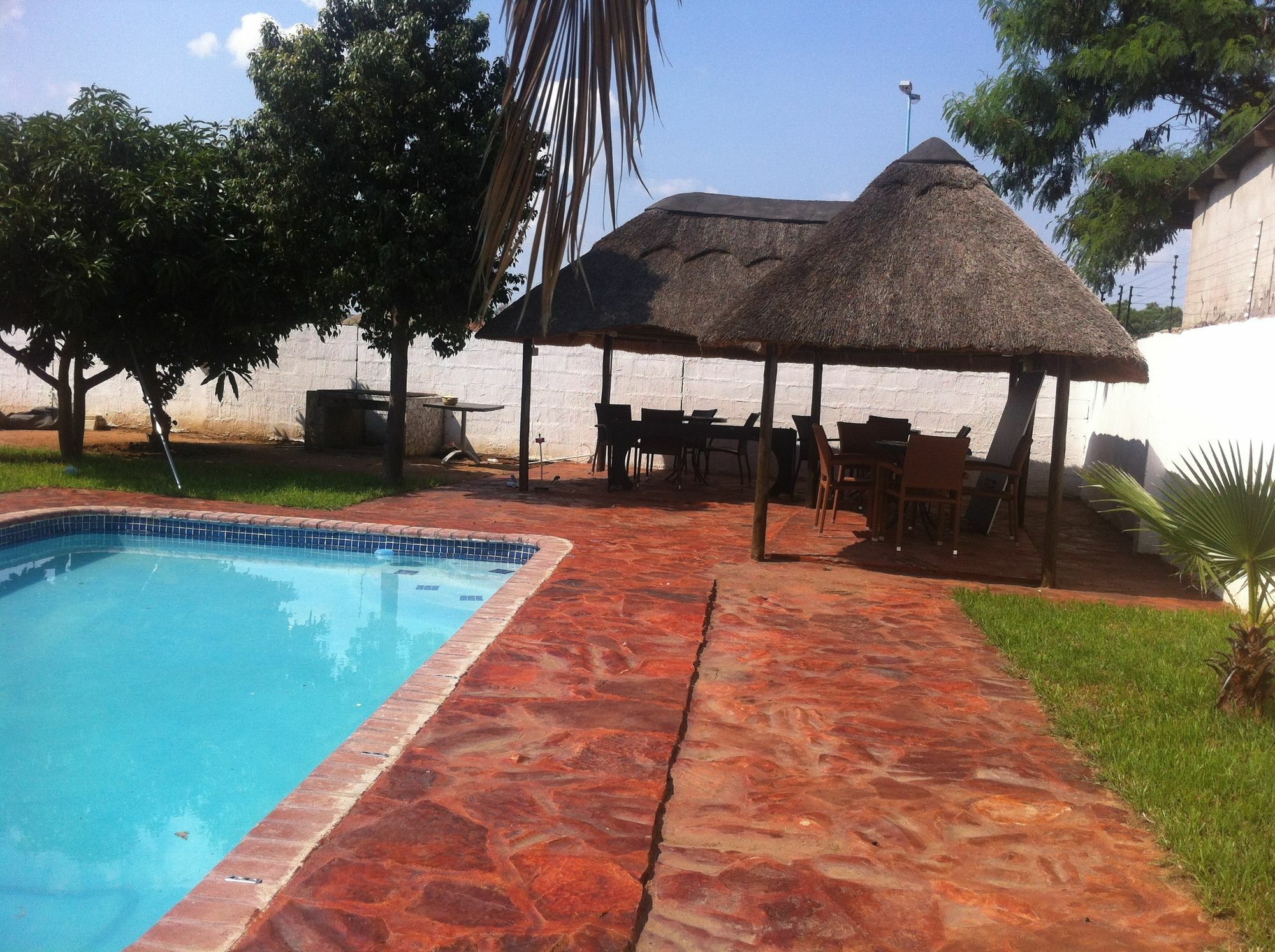 Cosy Palms Bed and Breakfast Gaborone Buitenkant foto