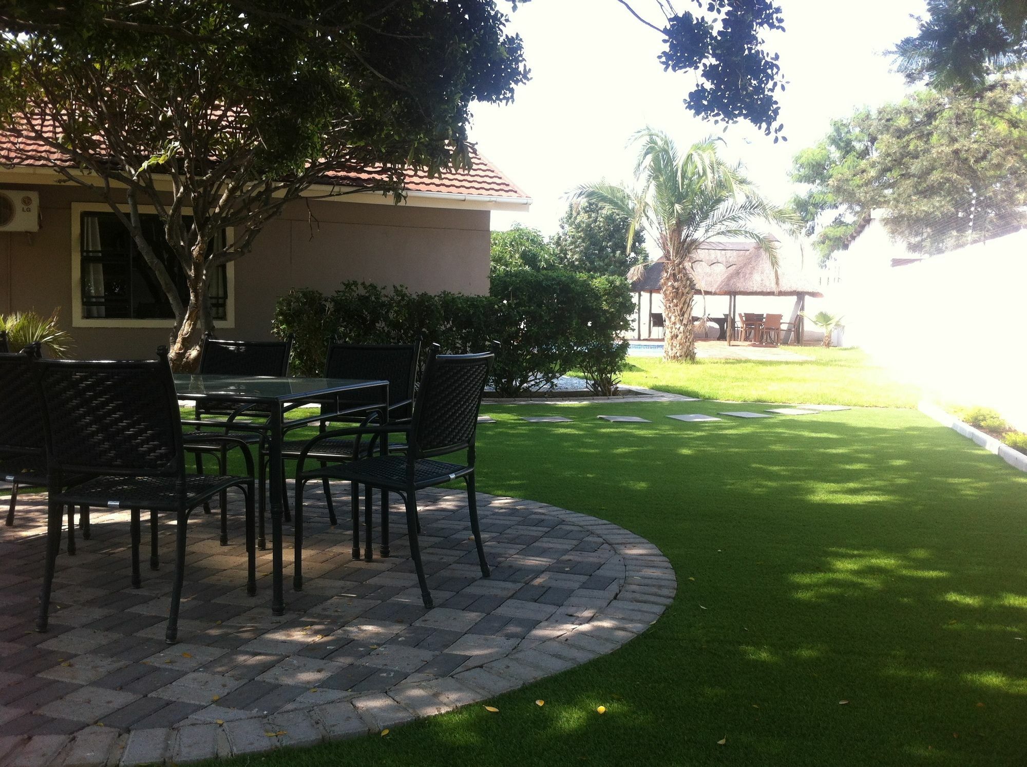 Cosy Palms Bed and Breakfast Gaborone Buitenkant foto