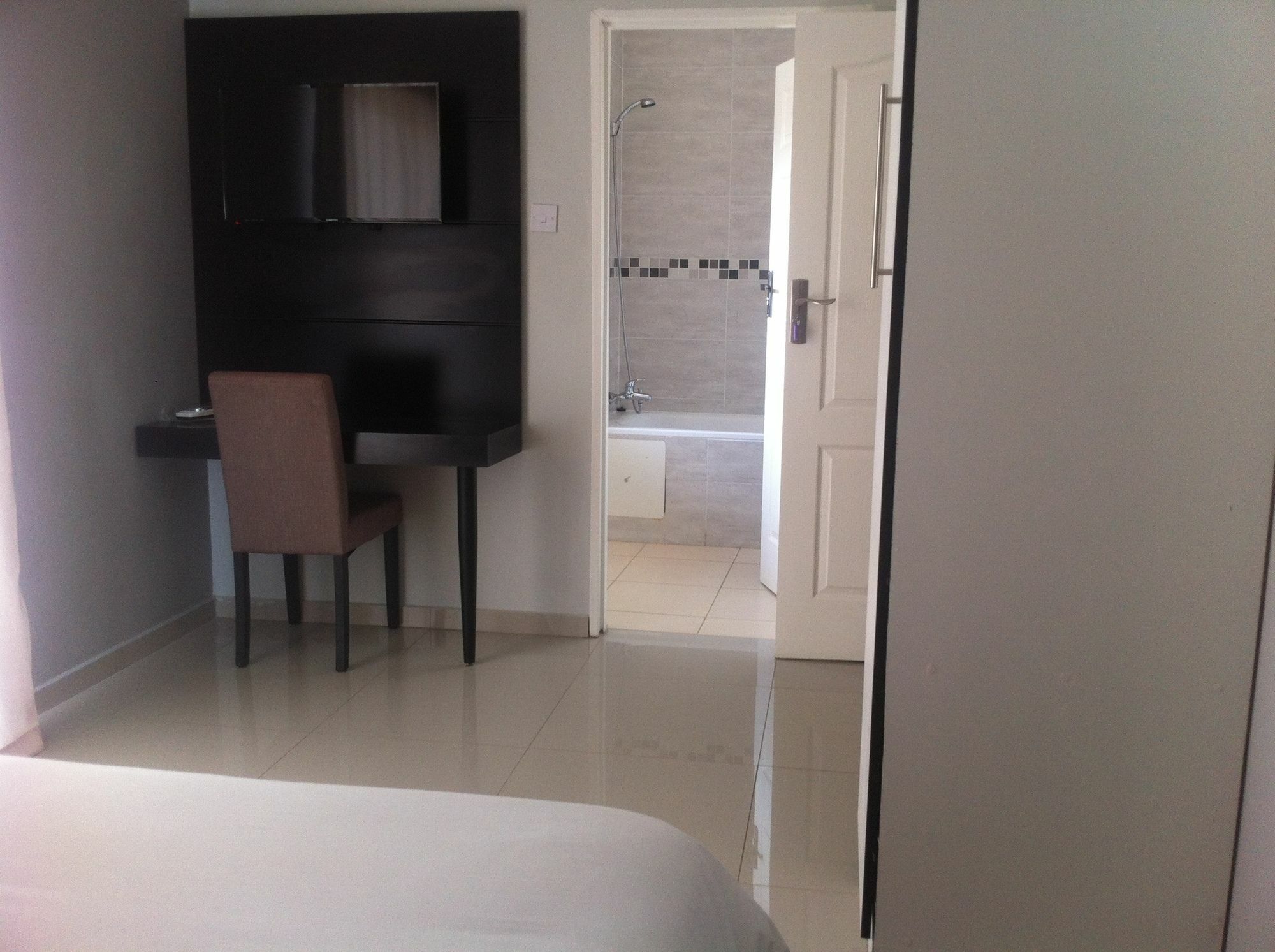 Cosy Palms Bed and Breakfast Gaborone Buitenkant foto