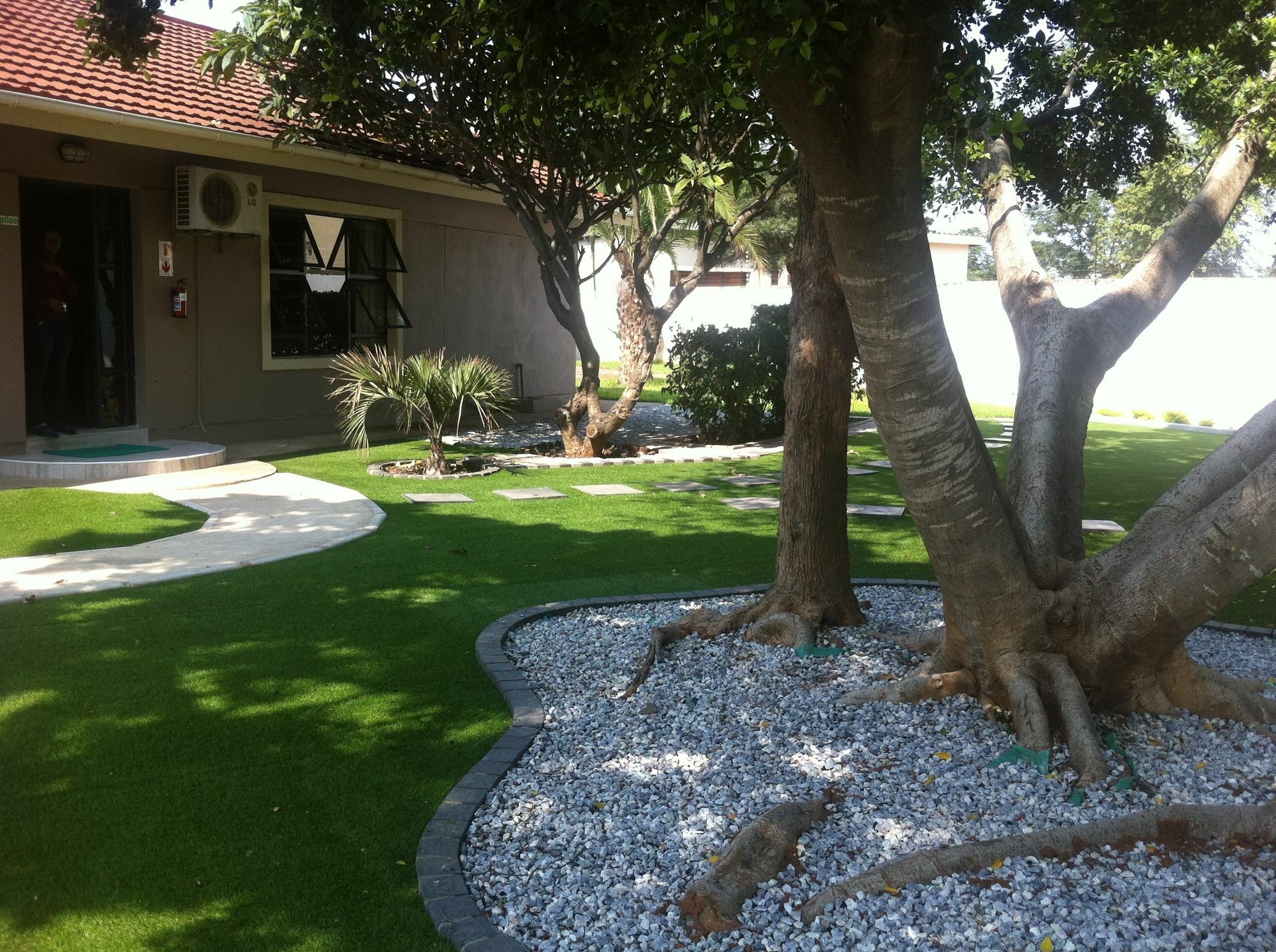 Cosy Palms Bed and Breakfast Gaborone Buitenkant foto